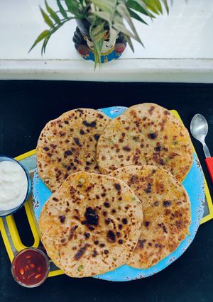 स्वादिष्ट गोभी के पराठे लंच बॉक्स के लिए रेसिपी मुख्य फोटो