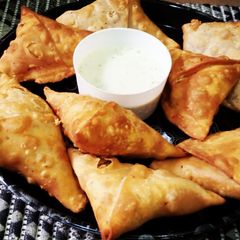 A picture of Aloo samosa.