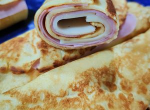 Foto principal de Crêpes rellenos de jamón york, mortadela y queso