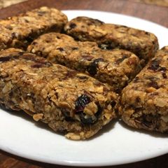 A picture of 5 Ingredients Granola bars.