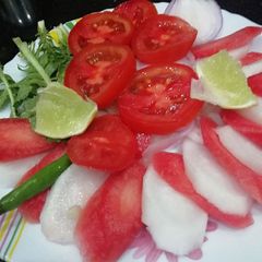 A picture of Carrot and Tomato Salad.