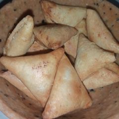 A picture of Chicken Samosa.
