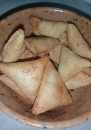 A picture of Chicken Samosa.