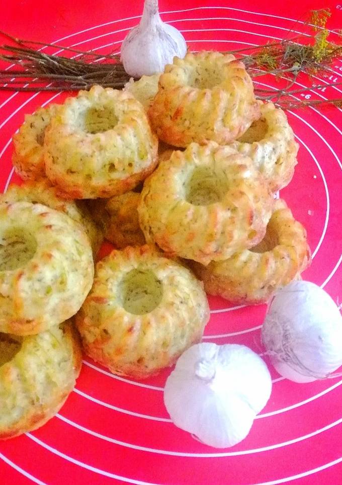 Сиркові кекси з часником