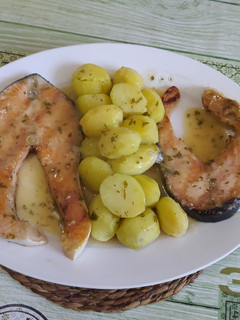 Una foto de Salmón en salsa Menier