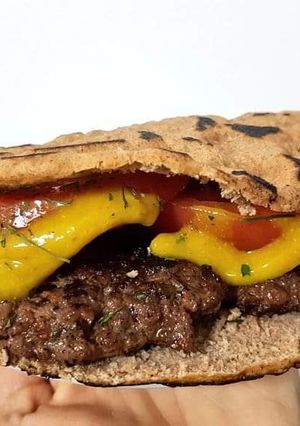Una foto de Pan PITA de harina de espelta en sartén