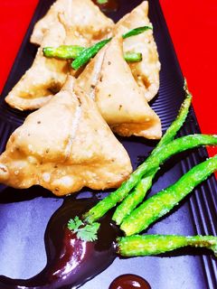 "पंजाबी समोसा" (punjabi samosa recipe in marathi) रेसिपी चे मुख्य फोटो
