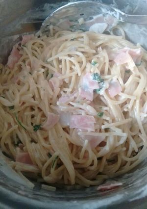 Una foto de Spaghetti blanco sencillo