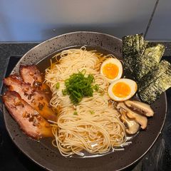 A picture of Shōyu Ramen (醤油ラーメン).