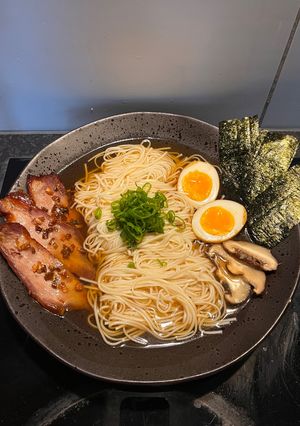 A picture of Shōyu Ramen (醤油ラーメン).