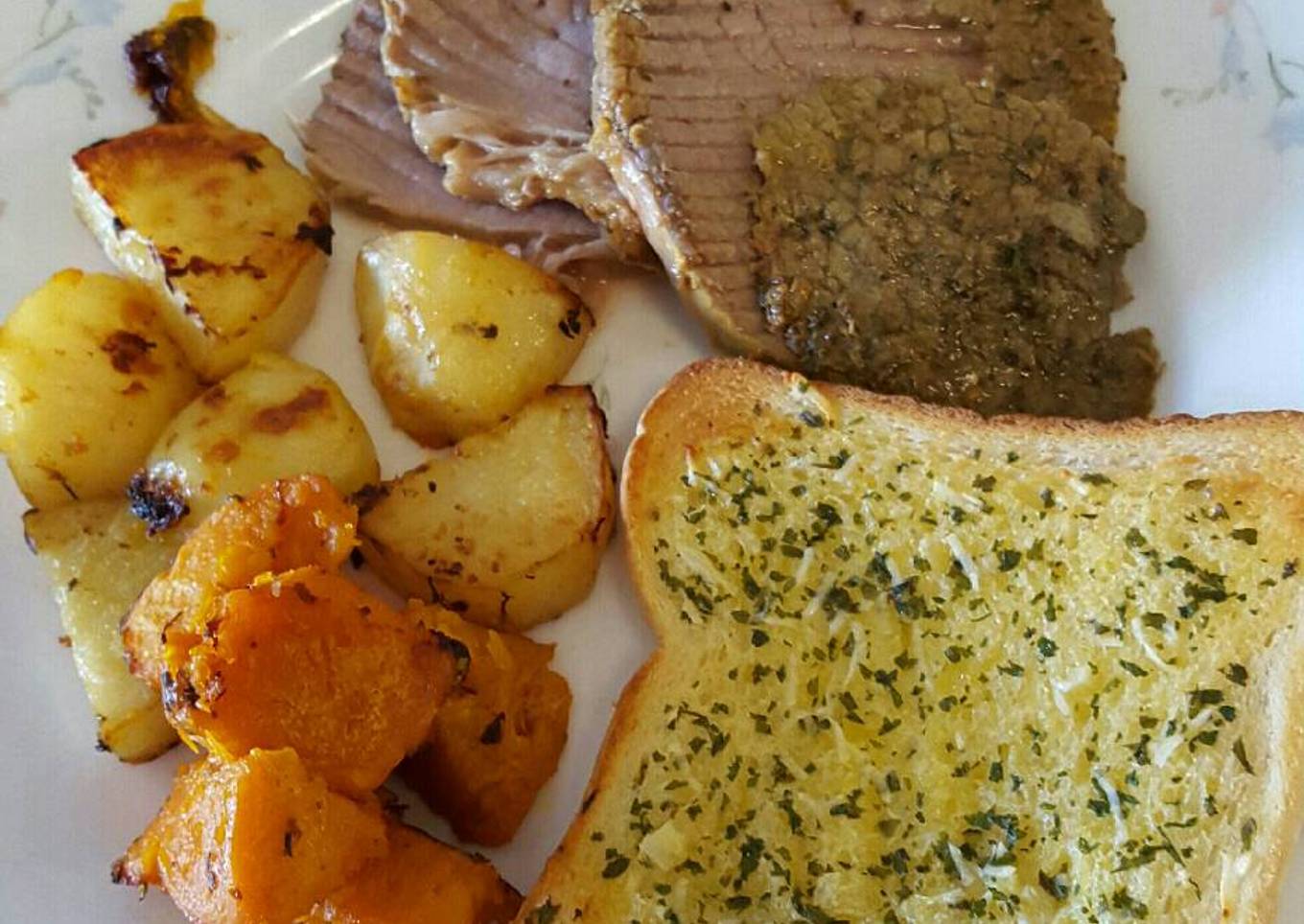 roast beef with vegies and garlic bread ala indo-aussie