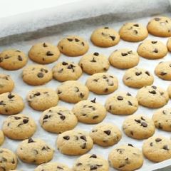 A picture of Crispy mini chocolate chip cookies.