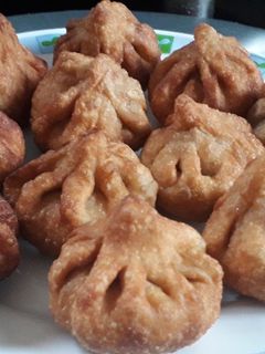 तळणीचे मोदक (talniche modak recipe in marathi) रेसिपी चे मुख्य फोटो