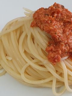 Una foto de Spaghetti al Pesto Rosso