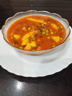 A picture of Punjabi Aloo Matar ki subji.