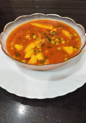 A picture of Punjabi Aloo Matar ki subji.