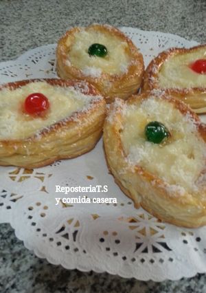 Foto principal de Pasteles de hojaldre y crema de cabello de angel