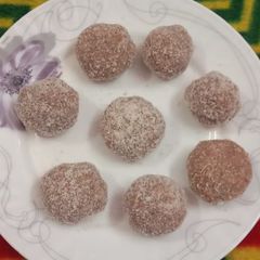 A picture of Vegan carrot cake balls.