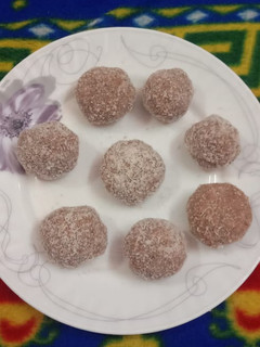A picture of Vegan carrot cake balls.