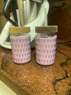 Una foto de Batido morado 🫐 🍌 🍓