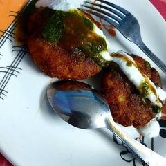A picture of Aalo Tikki Chaat.