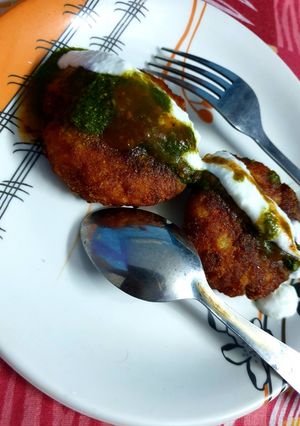 A picture of Aalo Tikki Chaat.