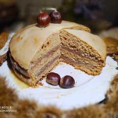 Una foto de Pastel de Crema de Castañas con Fondant de Chocolate Blanco
