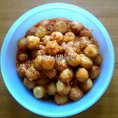 A picture of Cilok bumbu kacang.