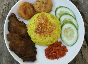 Foto resep Nasi kuning rice cooker dan Empal Gepuk