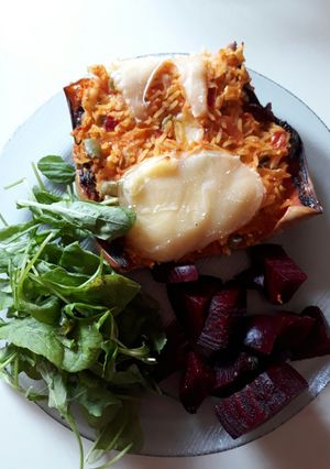 Una foto de Calabaza rellena con verduras y arroz