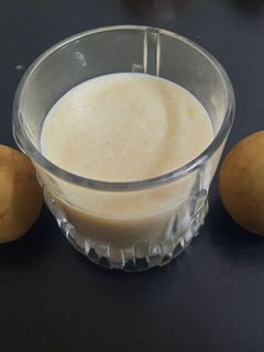 चिकू मिल्कशेक (Chikoo milk shake recipe in marathi) रेसिपी चे मुख्य फोटो 
