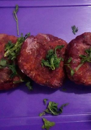 A picture of Beetroot aloo tikki.