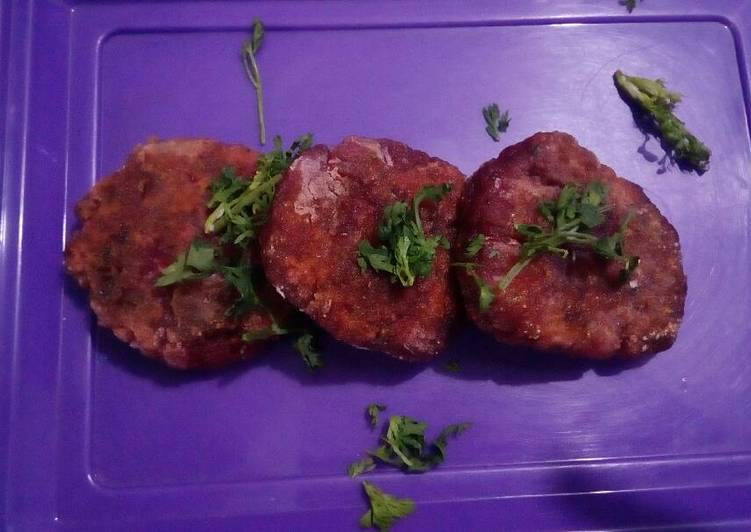 Steps to Prepare Homemade Beetroot aloo tikki