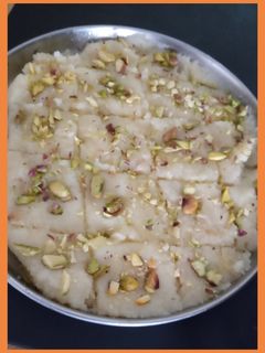 नारियल की बर्फी (Nariyal ki barfi recipe in Hindi) रेसिपी मुख्य फोटो