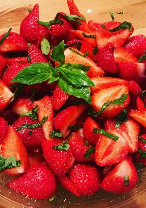 Une photo de Salade de Fraises au Basilic 🌿