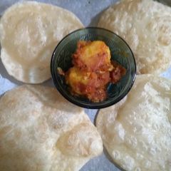 A picture of Luchi aloor Dom(puree and dum aaloo).