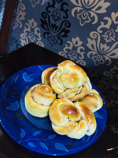 عکسی از دستور نان شیرمال دارچینی🥖