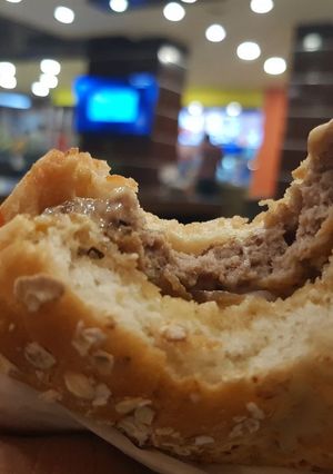 A picture of Chicken petty burger.