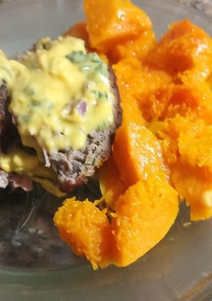 Una foto de Pan de Carne Relleno con Jamón y Mozzarella al verdeo con cheddar