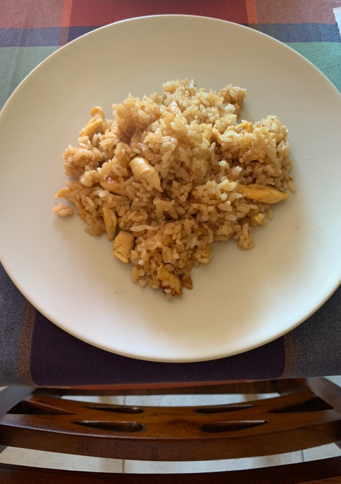 Una foto de Arroz frito chino con pollo