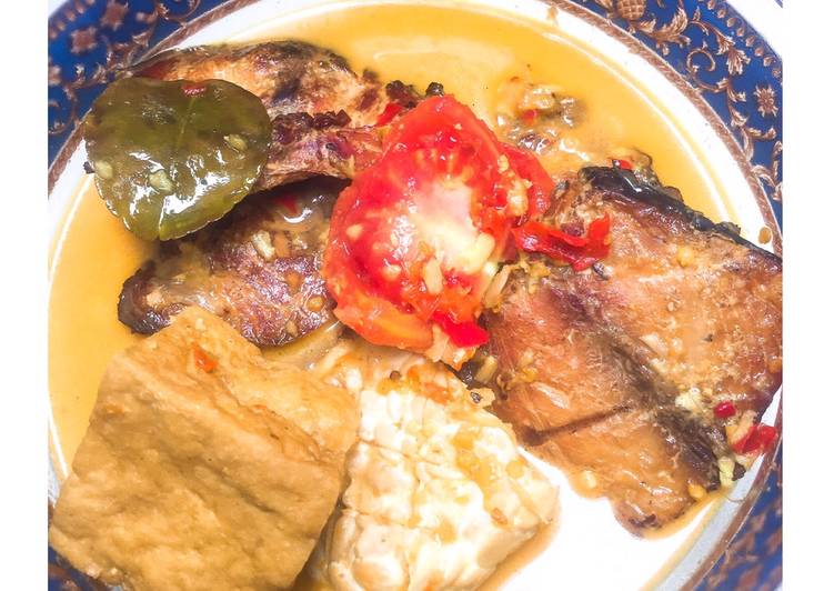 Langkah Membuat Mangut Ikan Pe Asap Lezat