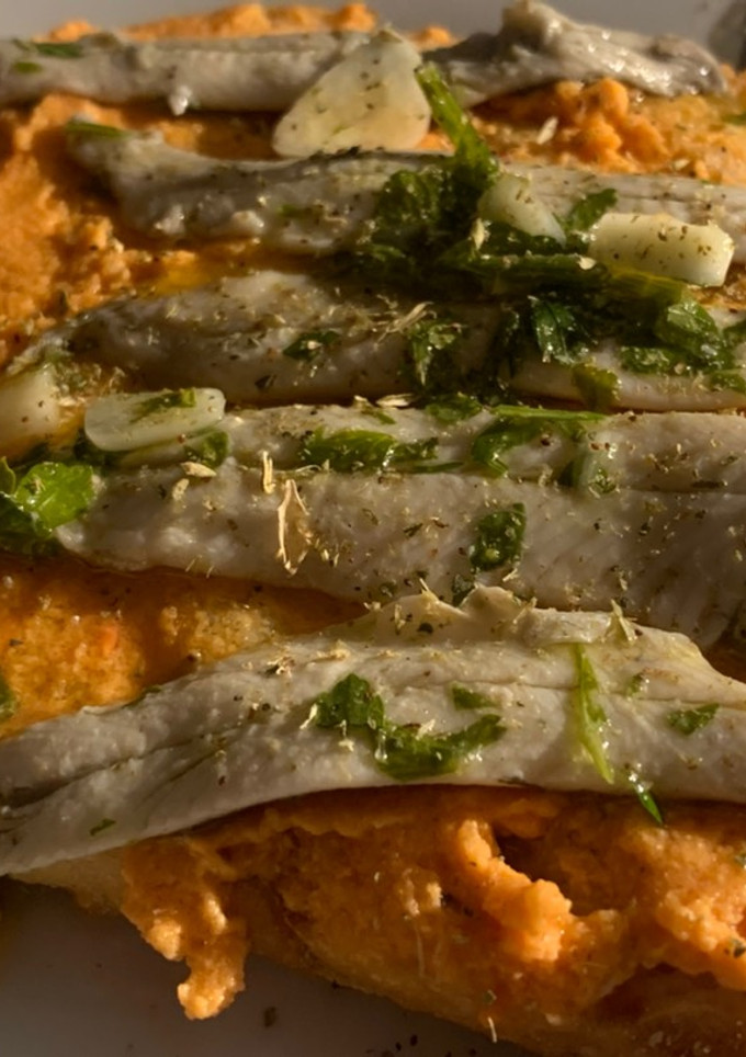 Una foto de Tosta de boquerones en vinagre rápida