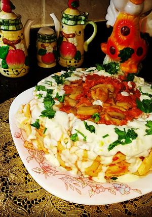 صورة لوصفة معكرونة بالسوسيس والمشروم