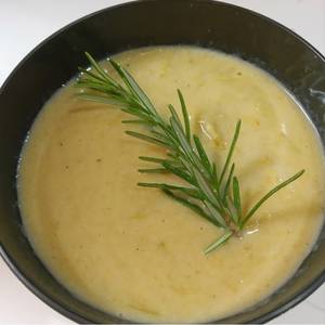 Sopa crema light de espárragos verdes (trigueros)