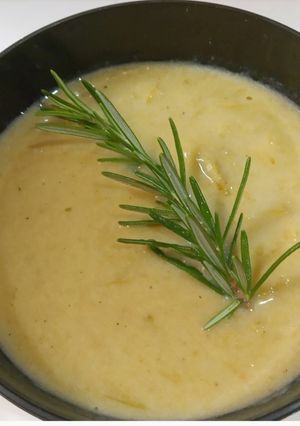 Una foto de Sopa crema light de espárragos verdes (trigueros)