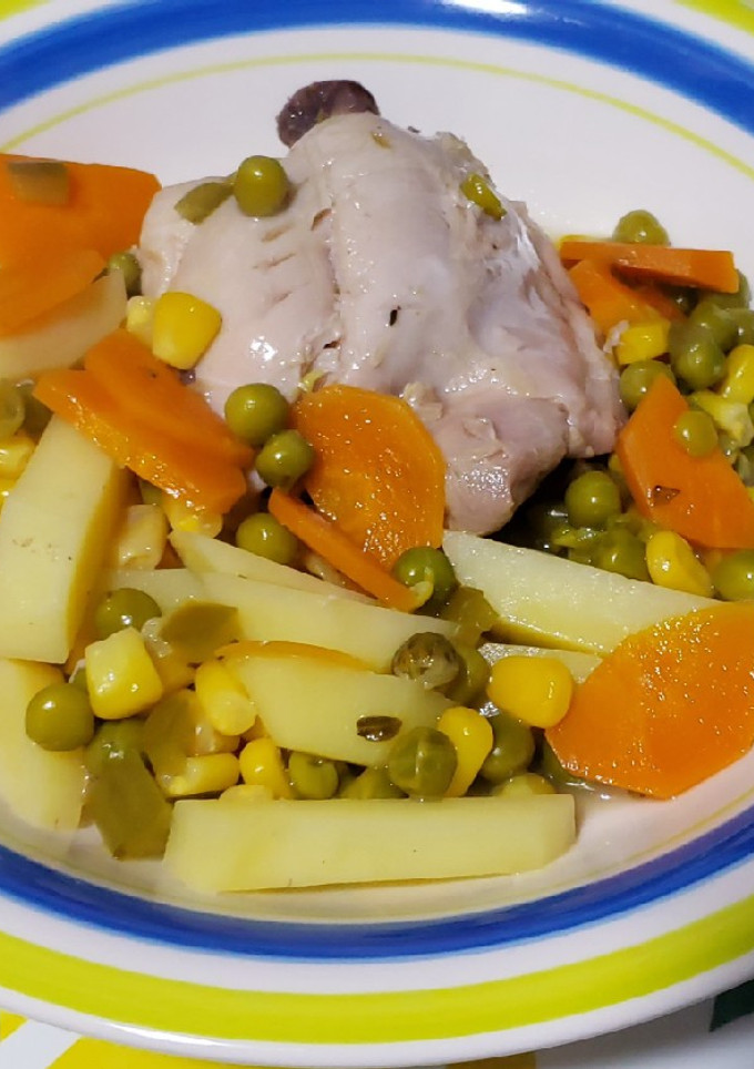 Una foto de Estofado de pollo tipo arvejado