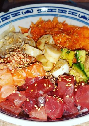 Une photo de Poke bowl thon et saumon