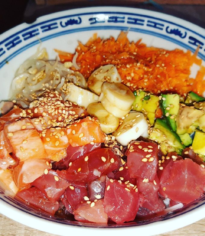 Une photo de Poke bowl thon et saumon