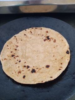 ફૂલકા રોટી (Fulka Roti Recipe In Gujarati) રેસીપી મુખ્ય ફોટો