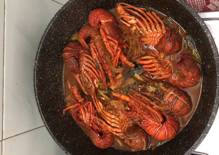 Langkah Mudah untuk Menyiapkan Lobster asam manis pedas Anti Gagal